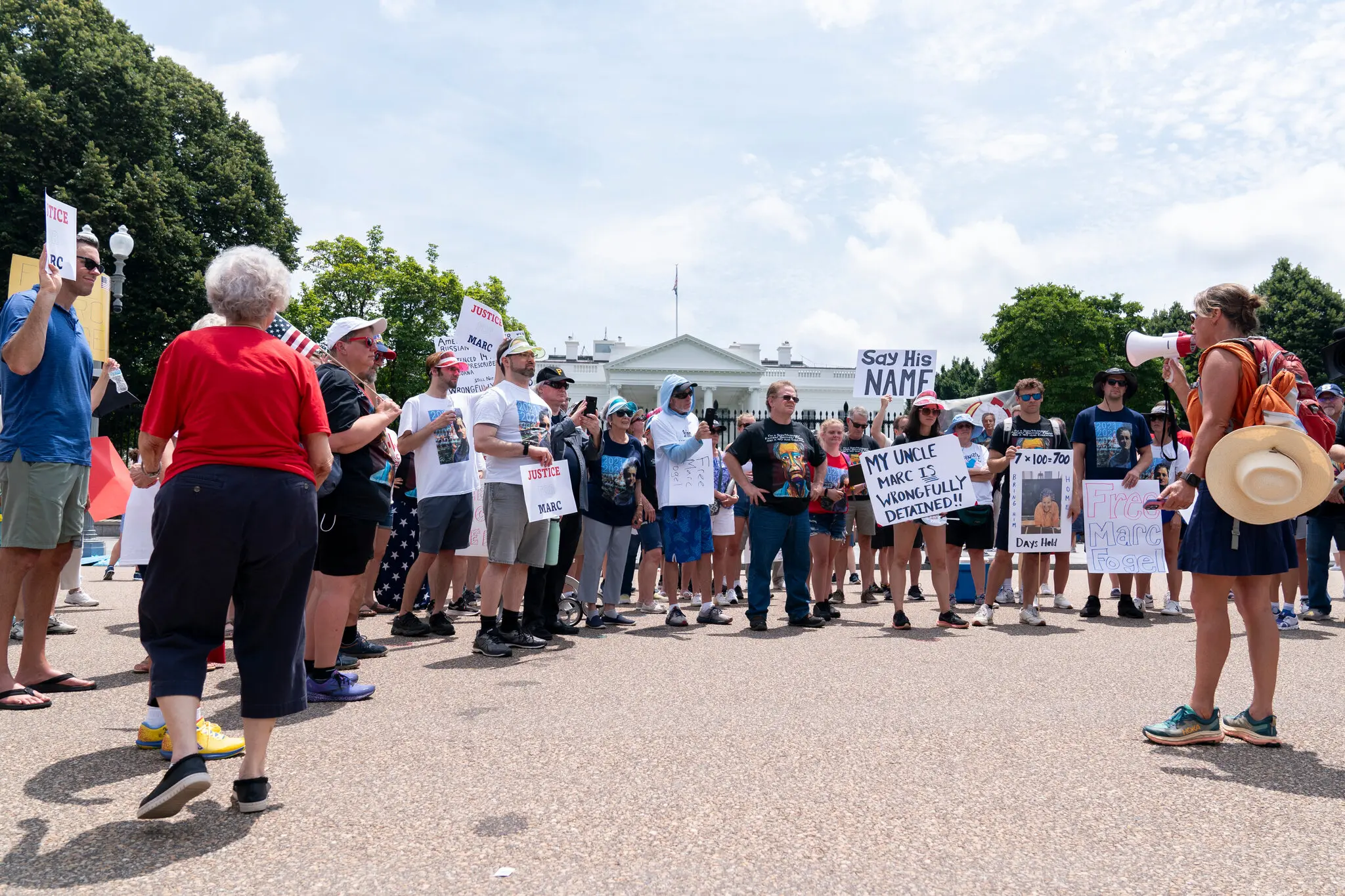 Росія звільнила 16 в'язнів. Сотні інших залишилися позаду